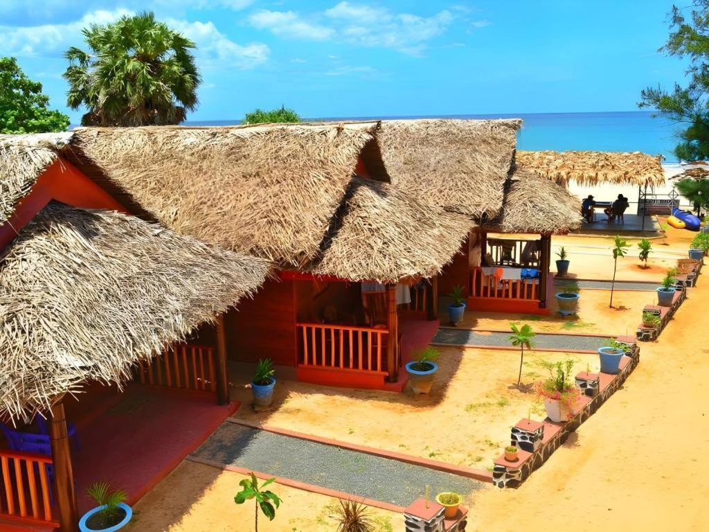 Silver Beach Hotel Trincomalee Exterior foto