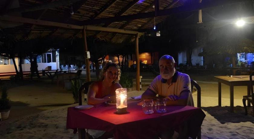 Silver Beach Hotel Trincomalee Exterior foto