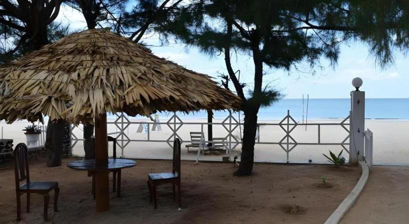 Silver Beach Hotel Trincomalee Exterior foto