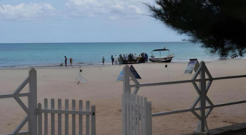 Silver Beach Hotel Trincomalee Exterior foto